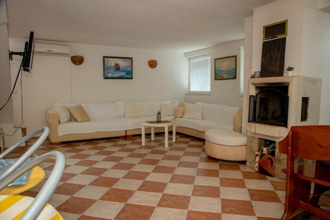 לוזנטס Villa Beni - 4 Bedroom Private House By Flаt Manаger מראה חיצוני תמונה
